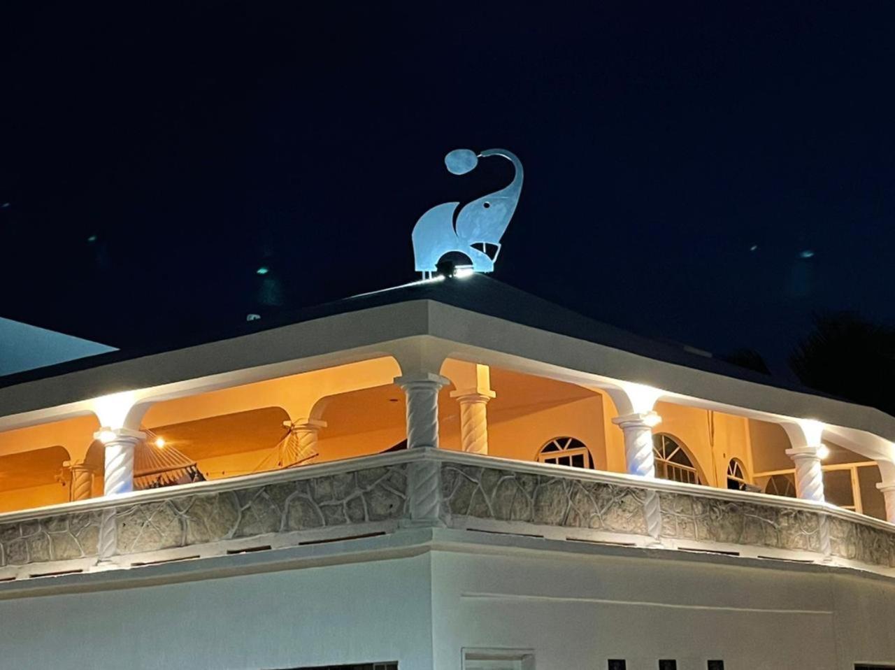 Casa Gajah Hotel Cuyo Zewnętrze zdjęcie