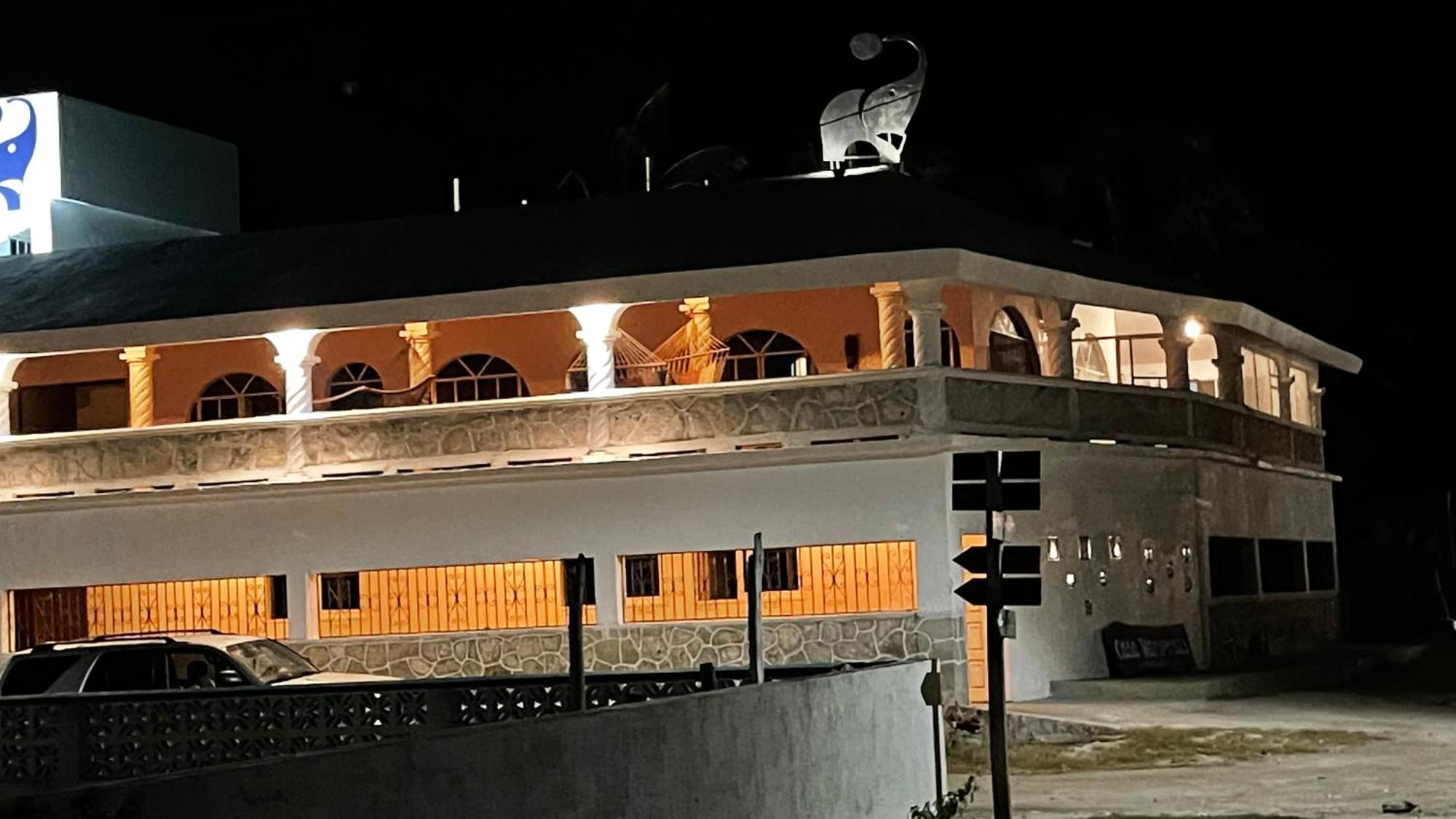 Casa Gajah Hotel Cuyo Zewnętrze zdjęcie